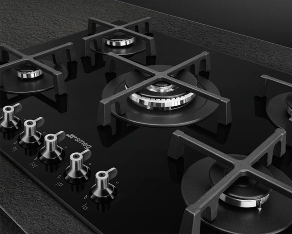 SMEG PV375N Газовая варочная панель, 72 см, чёрное стекло, прямой край.