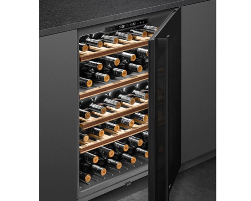 SMEG CVI638RN3 Холодильный шкаф для вина встраиваемый, 60 см, высота 82 см, петли справа, черное стекло.