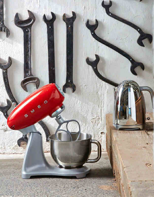 SMEG KLF04SSEU Чайник электрический с регулируемой температурой,  полированная нержавеющая сталь